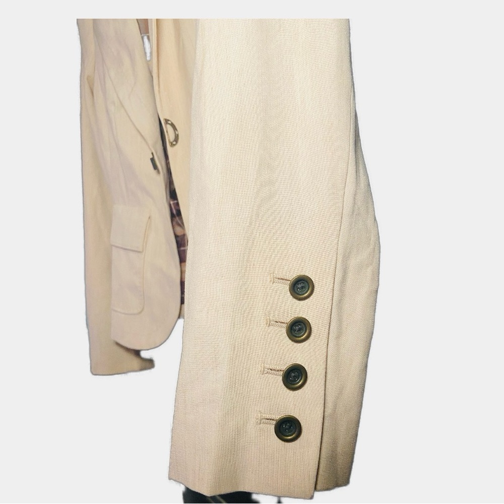 Blazer - Picture 2 of 3